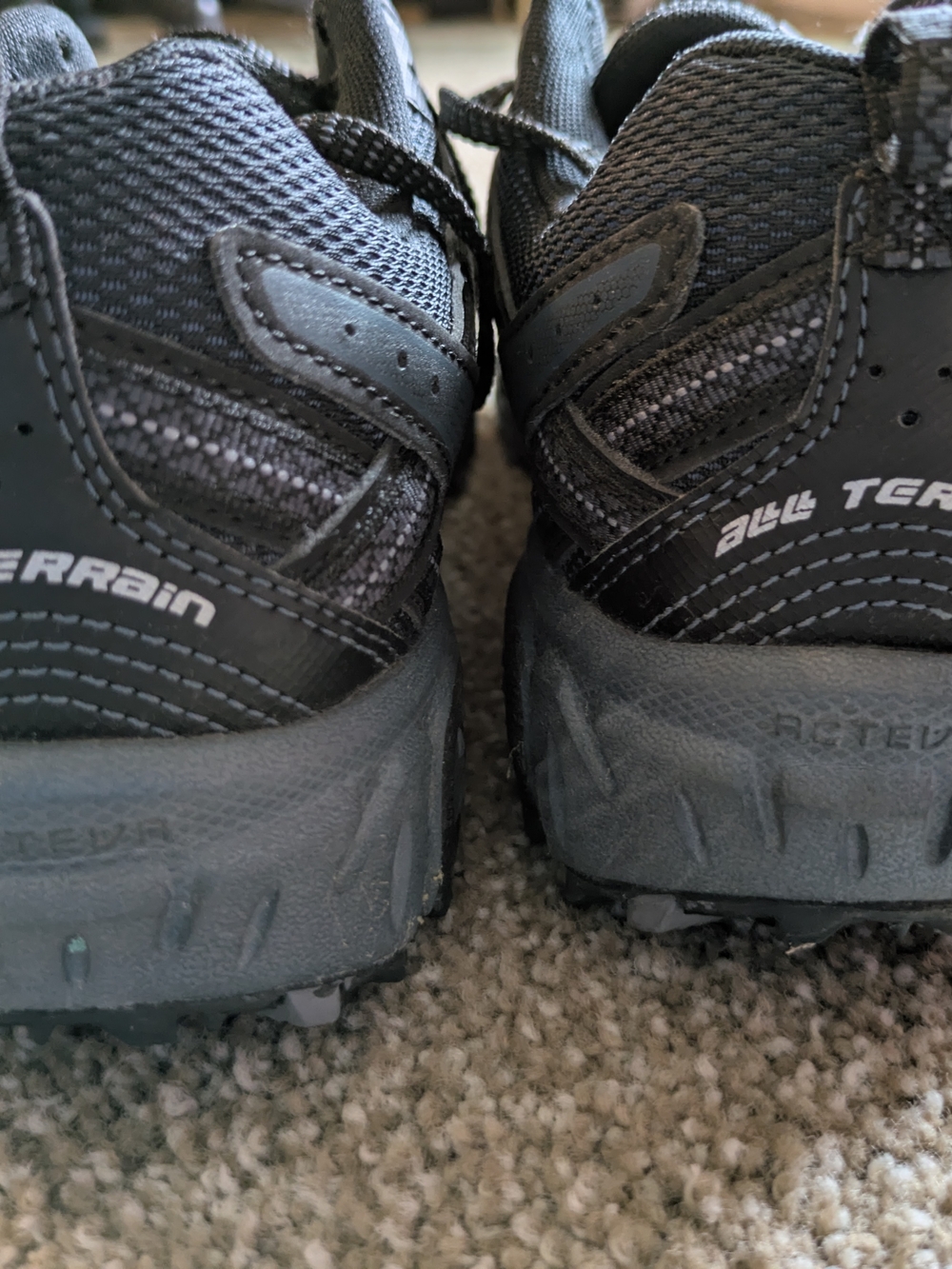 New Balance Men's Black Athletic Walking Shoes - Picture 5 of 7